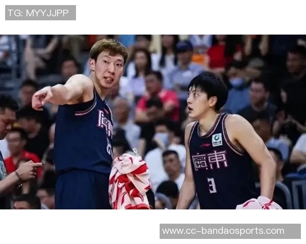 中国男篮世预赛集训名单公布周琦赵睿领衔胡明轩曾凡博入选 中国男篮世预赛集训名单公布周琦赵睿领衔胡明轩曾凡博入选