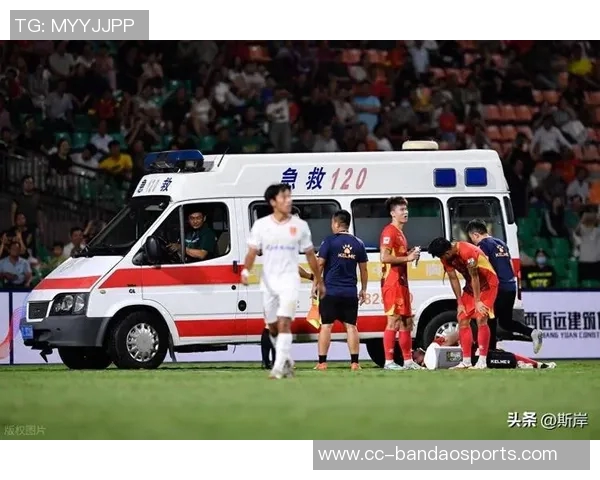 广西外援阿萨莫阿遭遇颈椎骨折意外撞坏场边LED广告牌引发关注