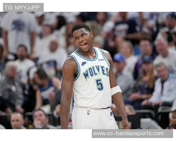 爱德华兹半场表现平平次节仅靠罚球得分球队状态堪忧