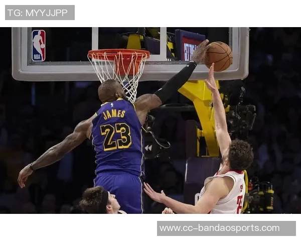 詹姆斯训练强度持续提升尚未完全恢复状态Shams重申球队信心不减