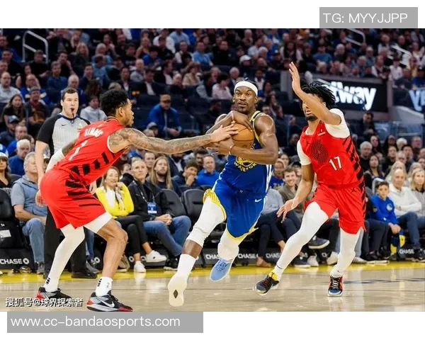 开拓者客场逆转勇士霸气抢下篮板球展现强大实力