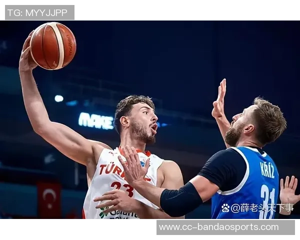 梅里尔复出表现惊艳第二场12投7中砍下22分6篮板7助攻三分球10投6中