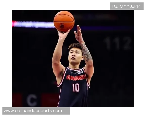 赵睿身穿宏远训练服备战全运会展现时光倒流的独特魅力 赵睿身穿宏远训练服备战全运会展现时光倒流的独特魅力