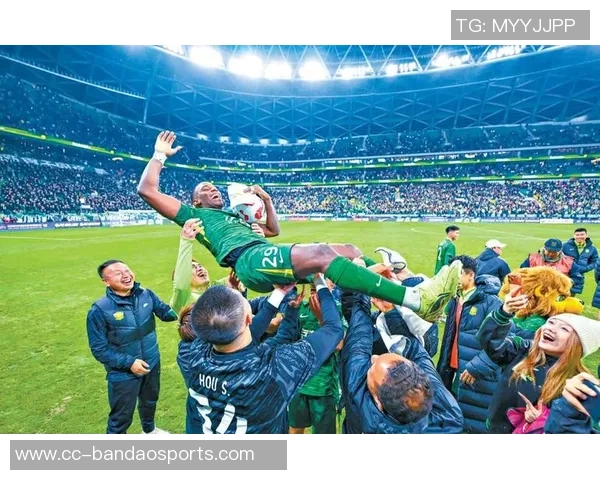 法比奥幽默回应裤子破洞事件揭示他为比赛付出的努力与坚持