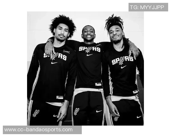 哈珀谈与福克斯卡斯尔的默契配合与团队精神展现 哈珀谈与福克斯卡斯尔的默契配合与团队精神展现