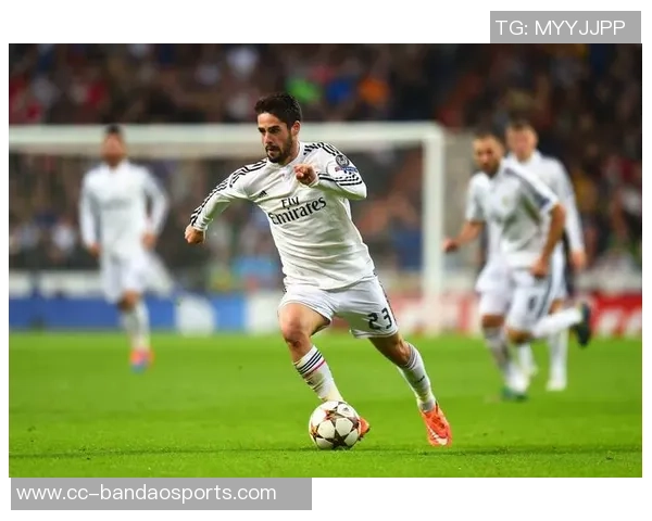 皇马关注19岁荷兰中场斯米特转会费预计超6000万欧元 皇马关注19岁荷兰中场斯米特转会费预计超6000万欧元